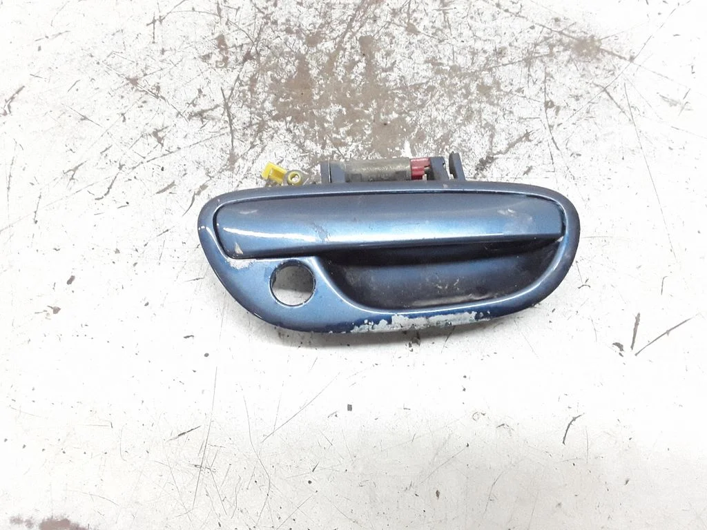 Front door exterior handle – right