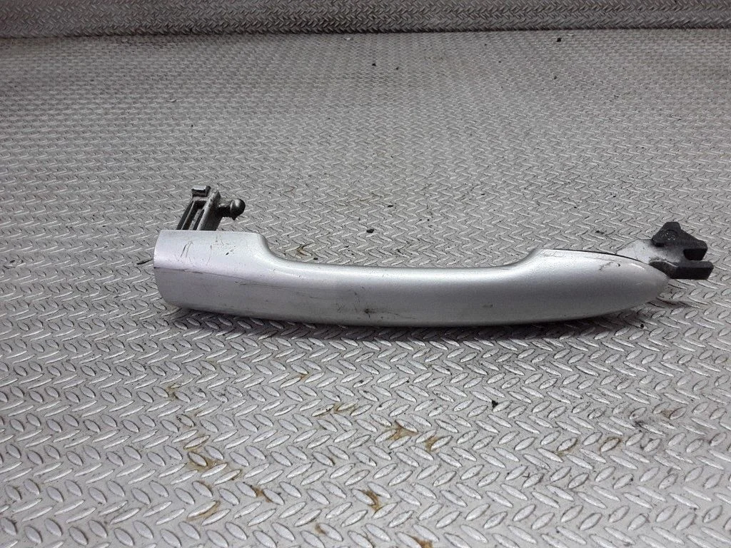 Esiukse välimine käepide – Nissan Primera (2002-2007)