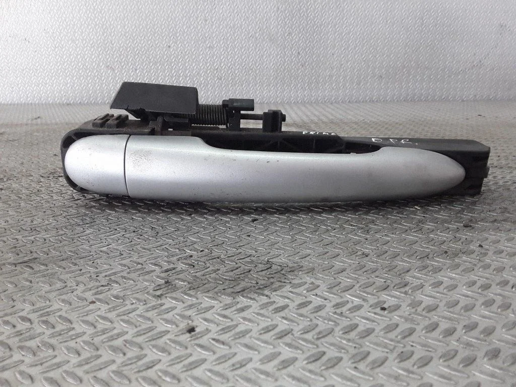Esiukse välimine käepide – Nissan Primera (2002-2007)