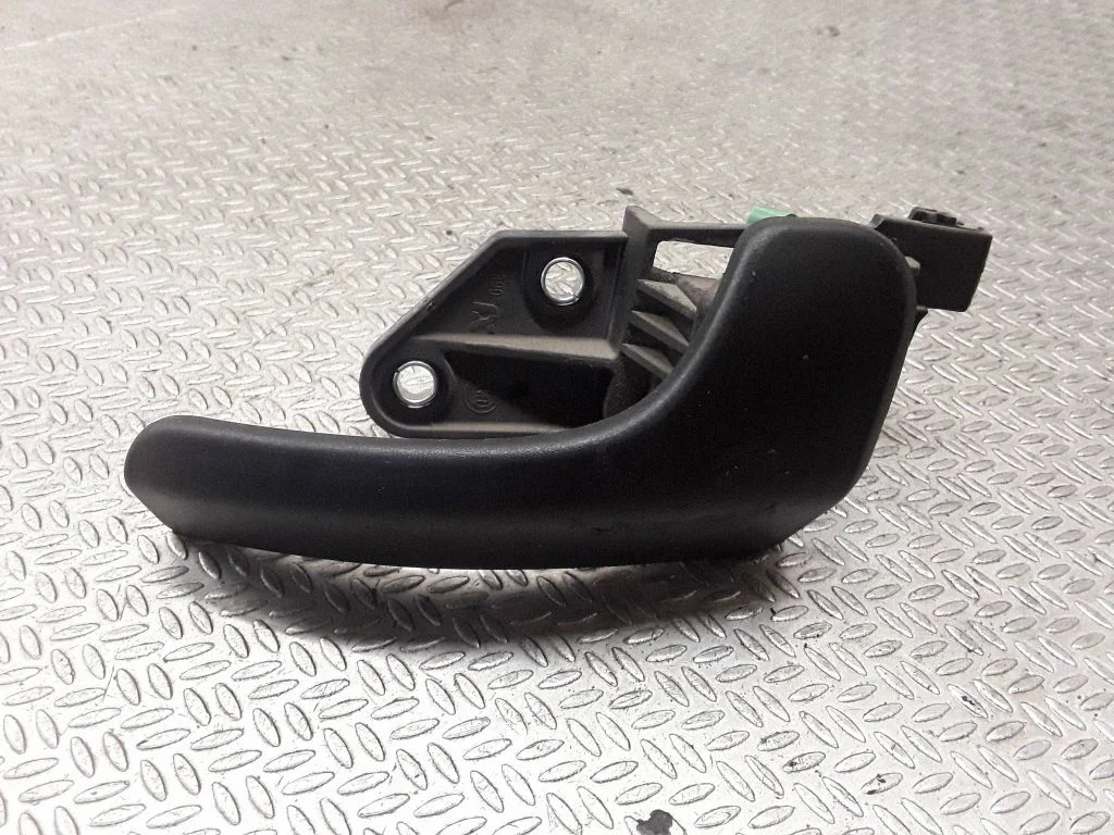 Front door interior handle – right