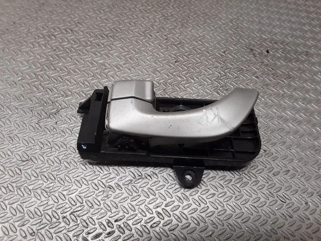 Klamka wewnętrzna drzwi przednich – Hyundai Sonata (2006-2015)