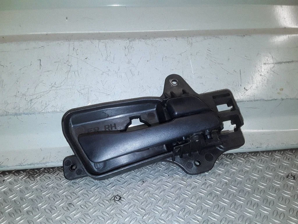 Front door interior handle – Hyundai i30 (2007-2012)