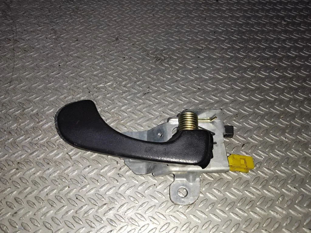 Iekšējais atvēršanas rokturis MR288396 – Mitsubishi Space Star (1998-2005)