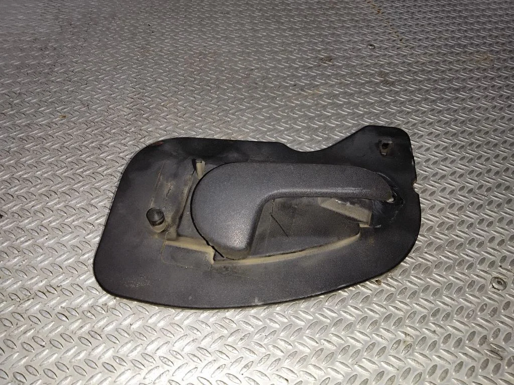 Front door interior handle 13104264G