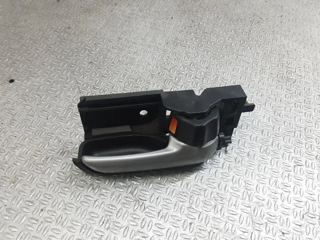 Front door interior handle – Suzuki SX4 (2006-2009)
