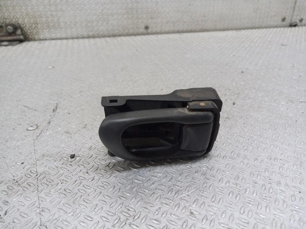 Esiukse sisemine käepide – Subaru Forester SF (2000-2003)