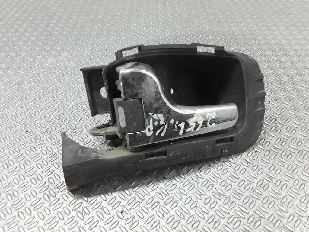 Front door interior handle – Mercedes-Benz Vito Viano W638 (1996-2003)