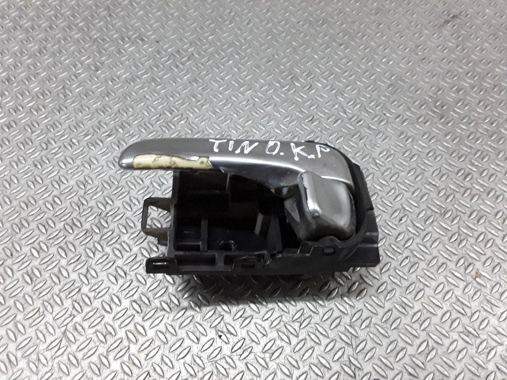 Front door interior handle – Nissan Almera N16 (2000-2010)