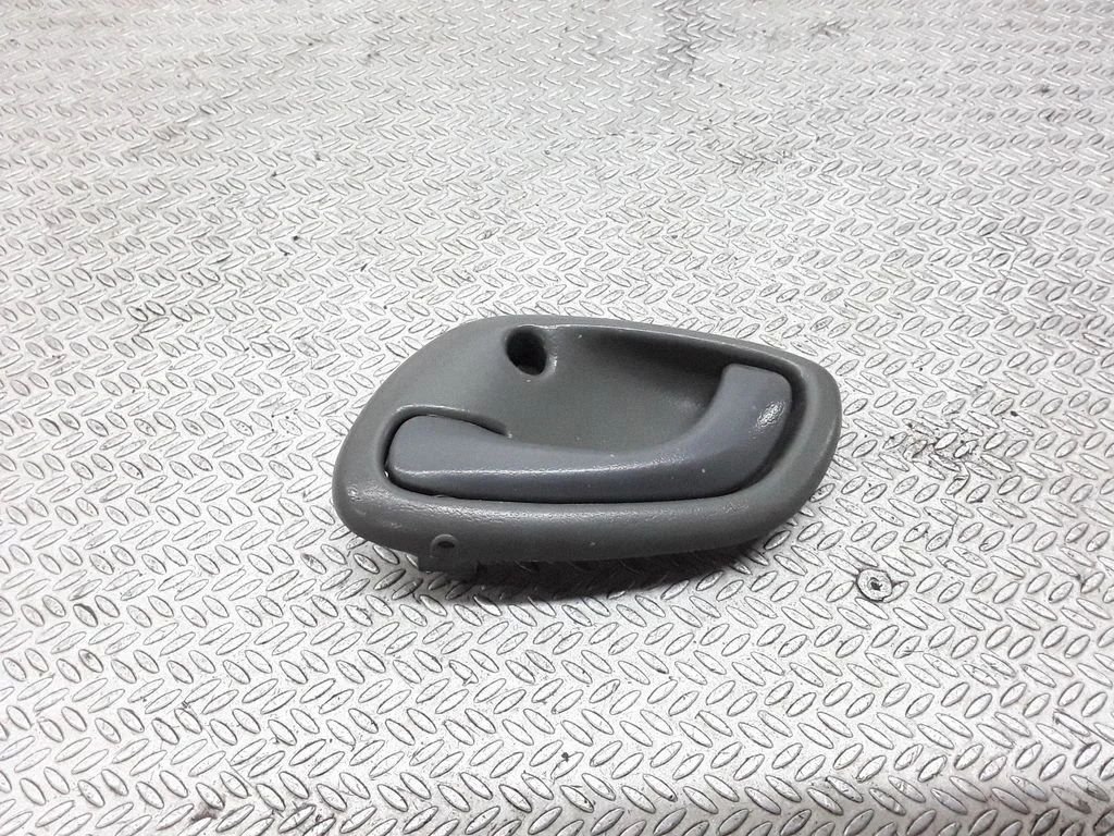 Esiukse sisemine käepide – Suzuki Grand Vitara I (1998-2005)