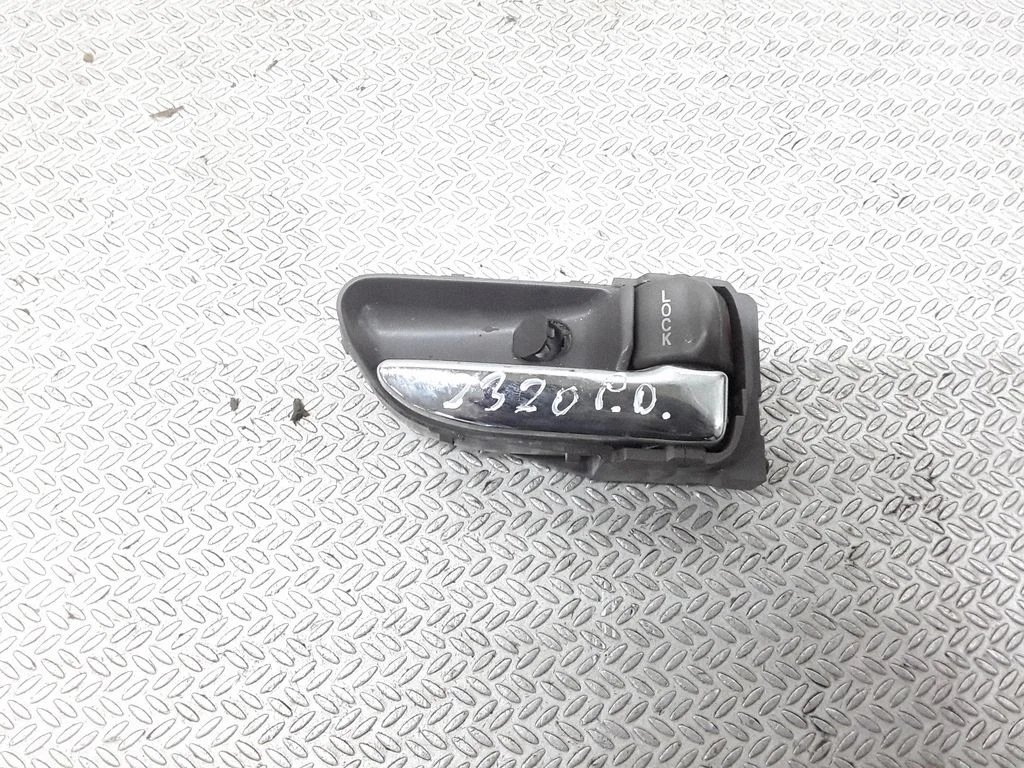 Front door interior handle – right