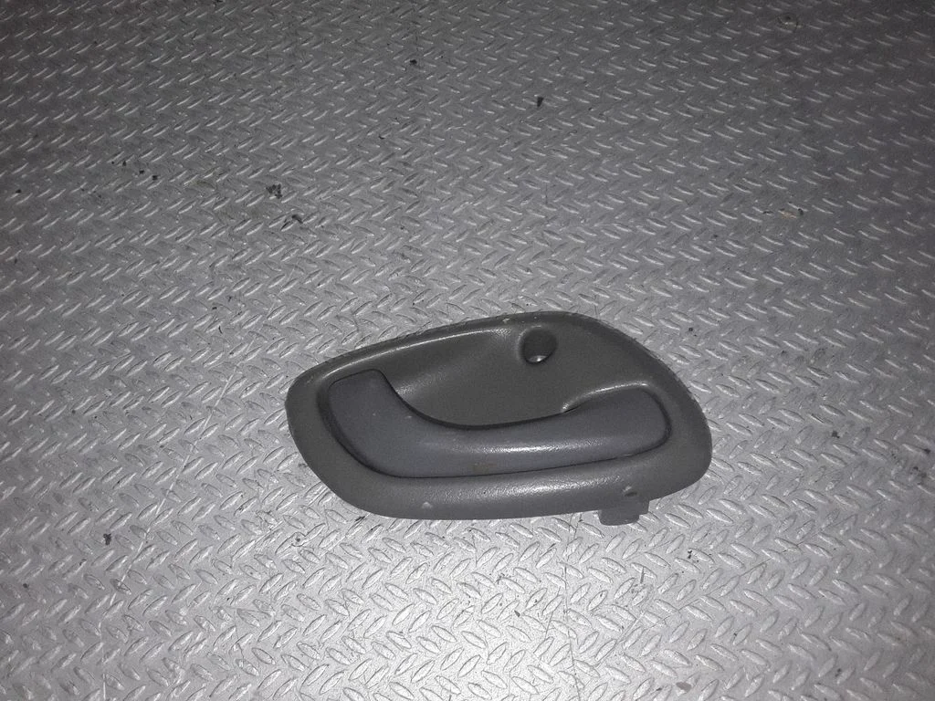Esiukse sisemine käepide – Suzuki Grand Vitara I (1998-2005)