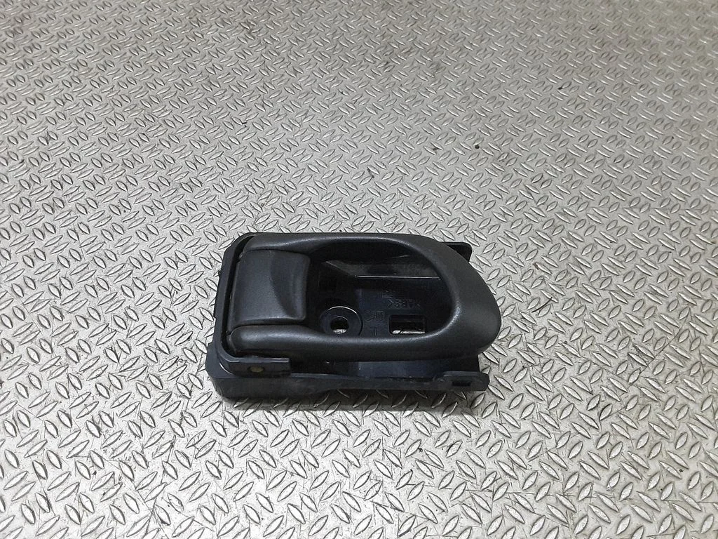 Esiukse sisemine käepide – Subaru Forester SF (2000-2003)
