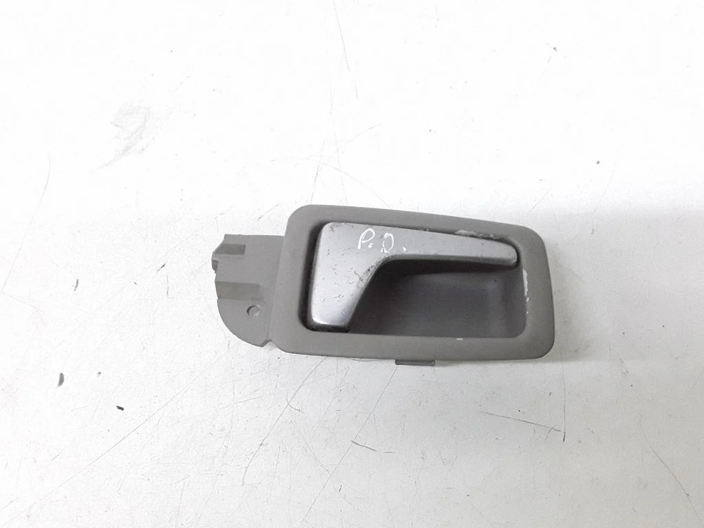 Esiukse sisemine käepide – Audi A8 S8 D2 4D (1994-2002)