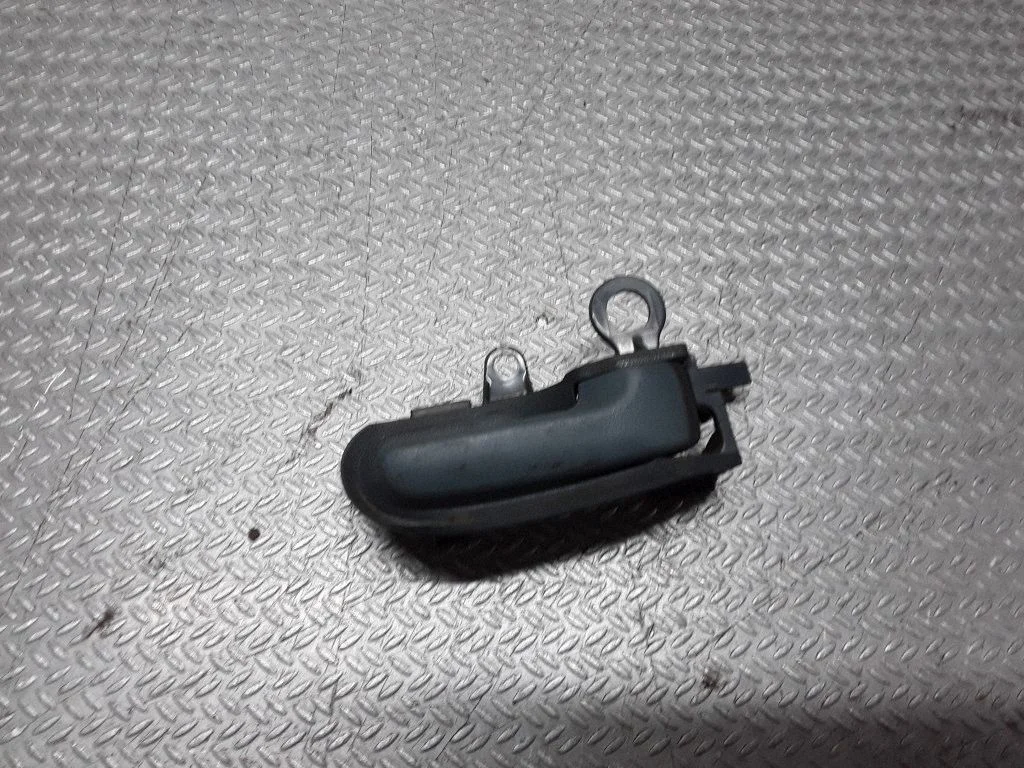 Front door interior handle – Toyota Yaris Verso (1999-2005)