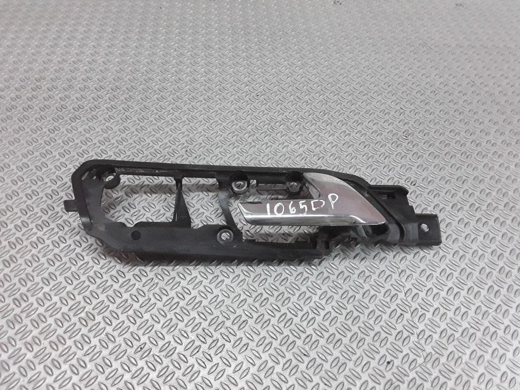 Esiukse sisemine käepide – Volkswagen Polo (2002-2005)