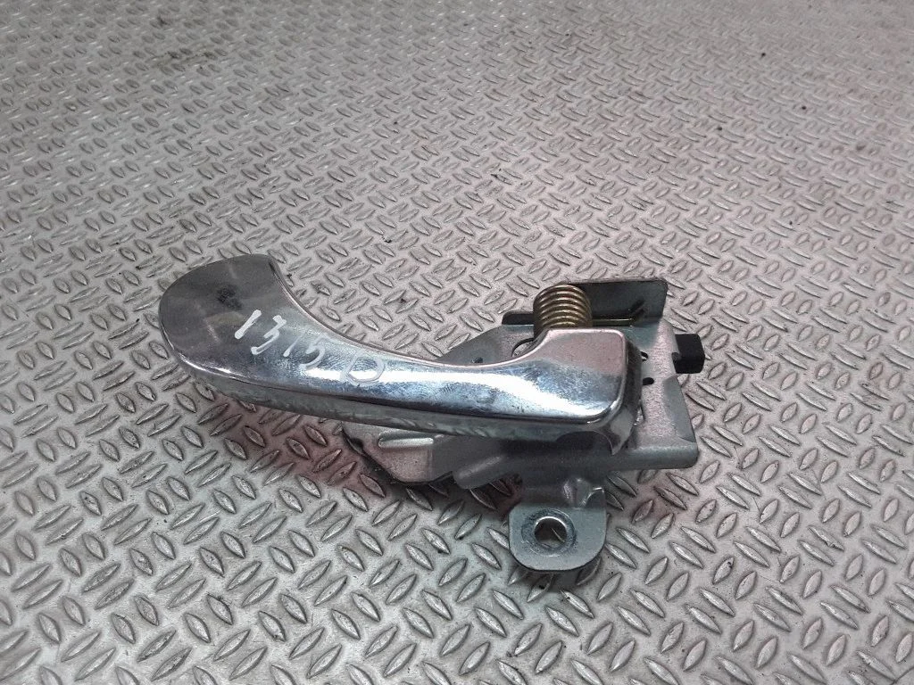 Iekšējais atvēršanas rokturis – Mitsubishi Space Star (1998-2005), labā