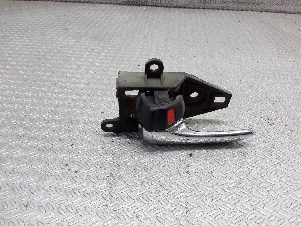 Front door interior handle – Toyota Avensis T250 (2003-2006)