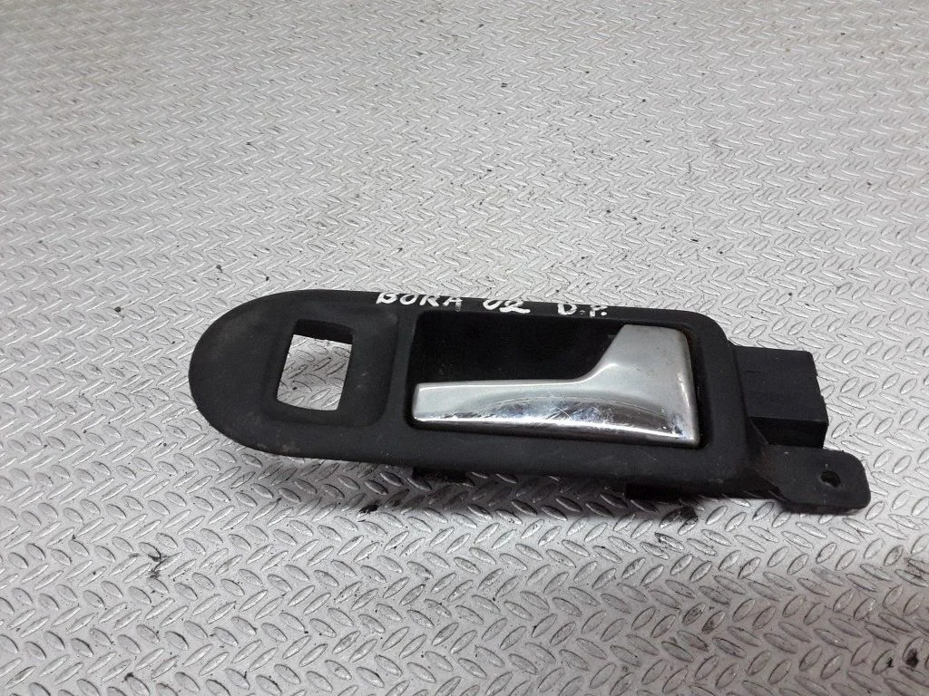 Front door interior handle – Volkswagen Bora (1998-2005)