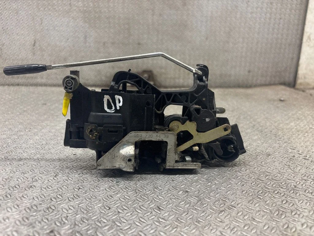 Front door lock – Mercedes-Benz E-Class W210 (1995-2002)