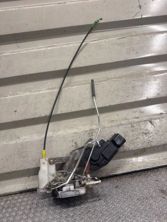 Front door lock – Toyota Aygo AB10 (2005-2014), front right