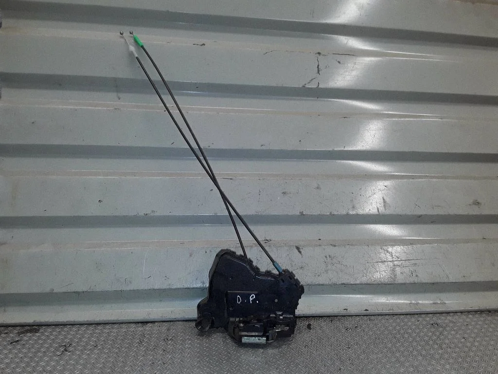 Front door lock – Toyota Verso (2009-2018)