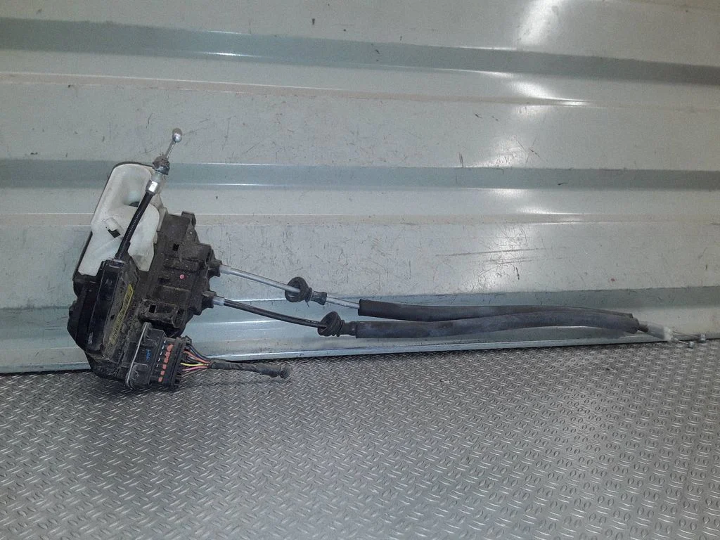 Front door lock – Hyundai Sonata (2006-2015)