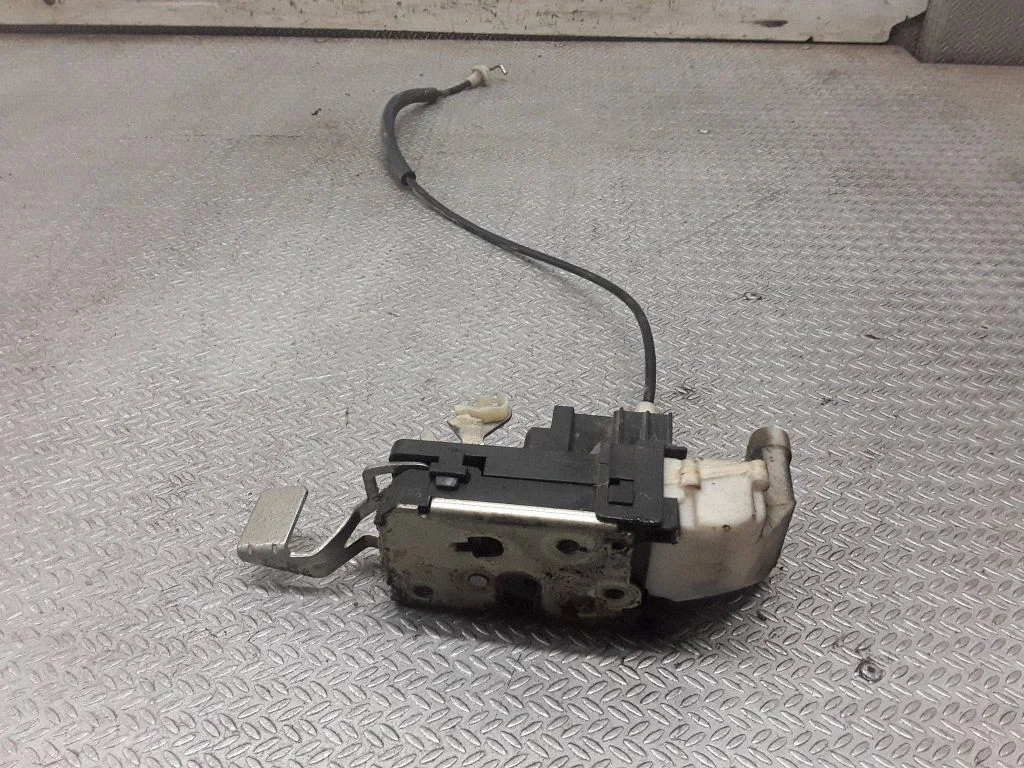 Esiukse lukk – parem