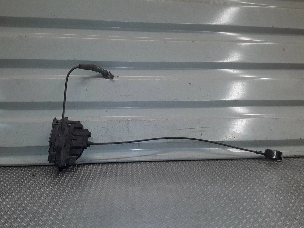Front door lock – right