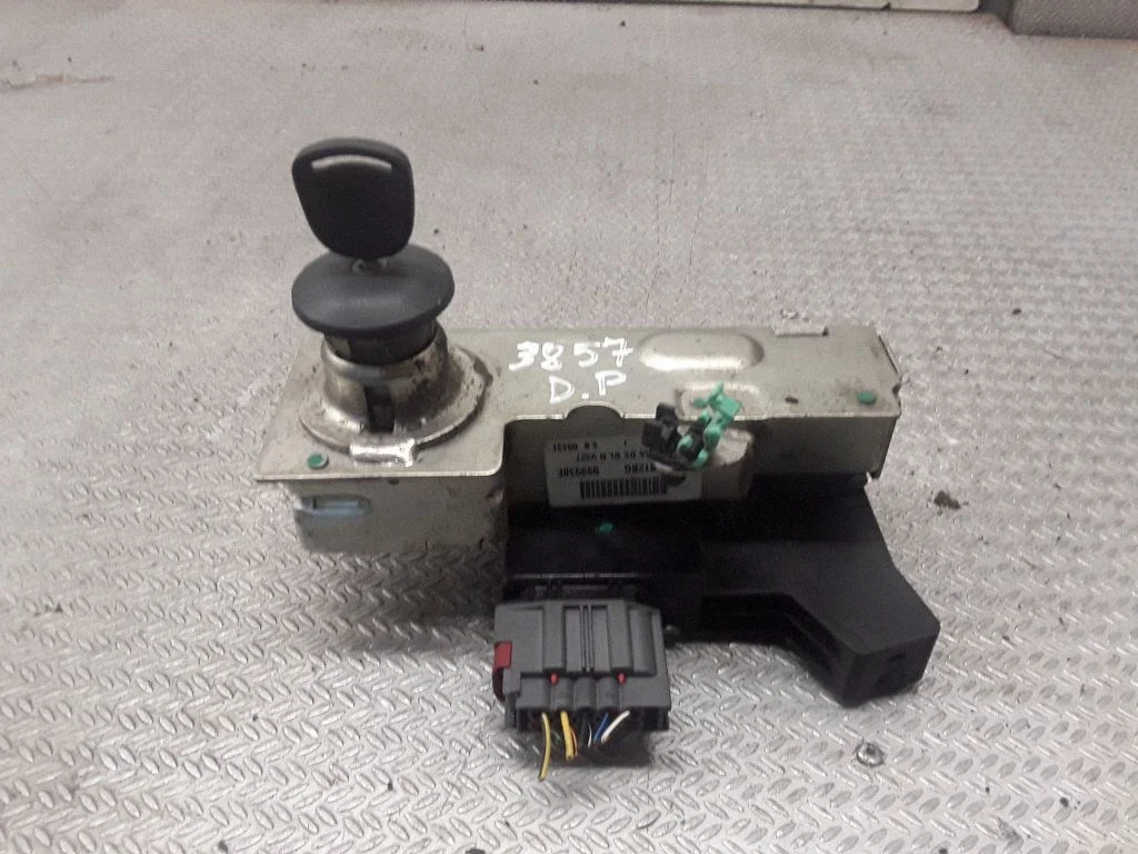 Front door lock – right