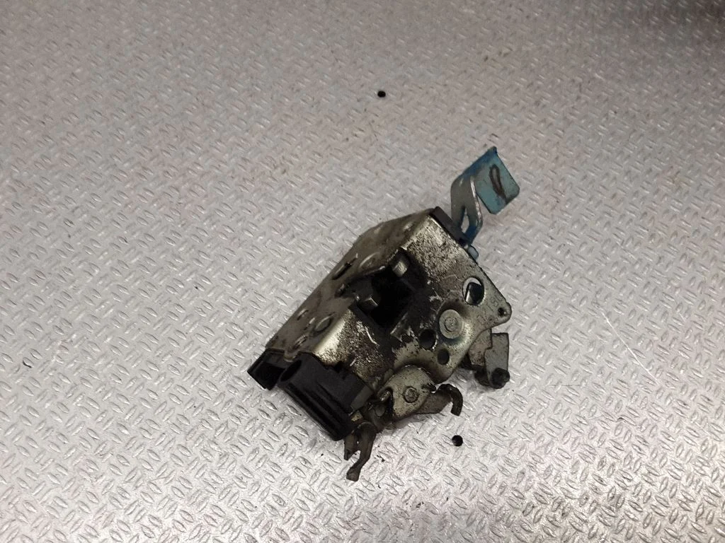 Front door lock – front left