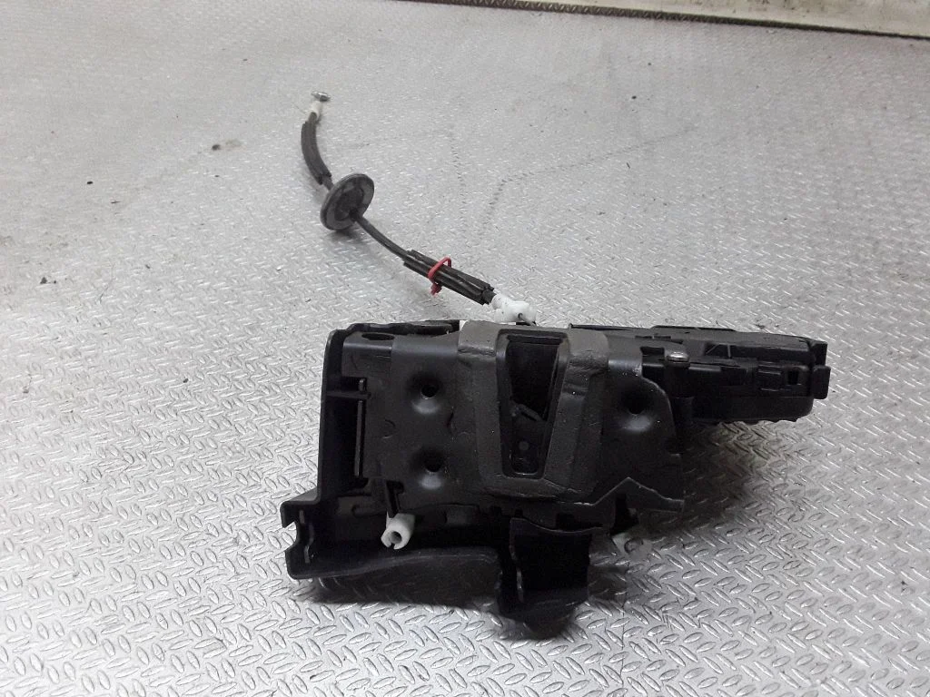Front door lock – Land Rover Range Rover Sport L320 (2005-2013)