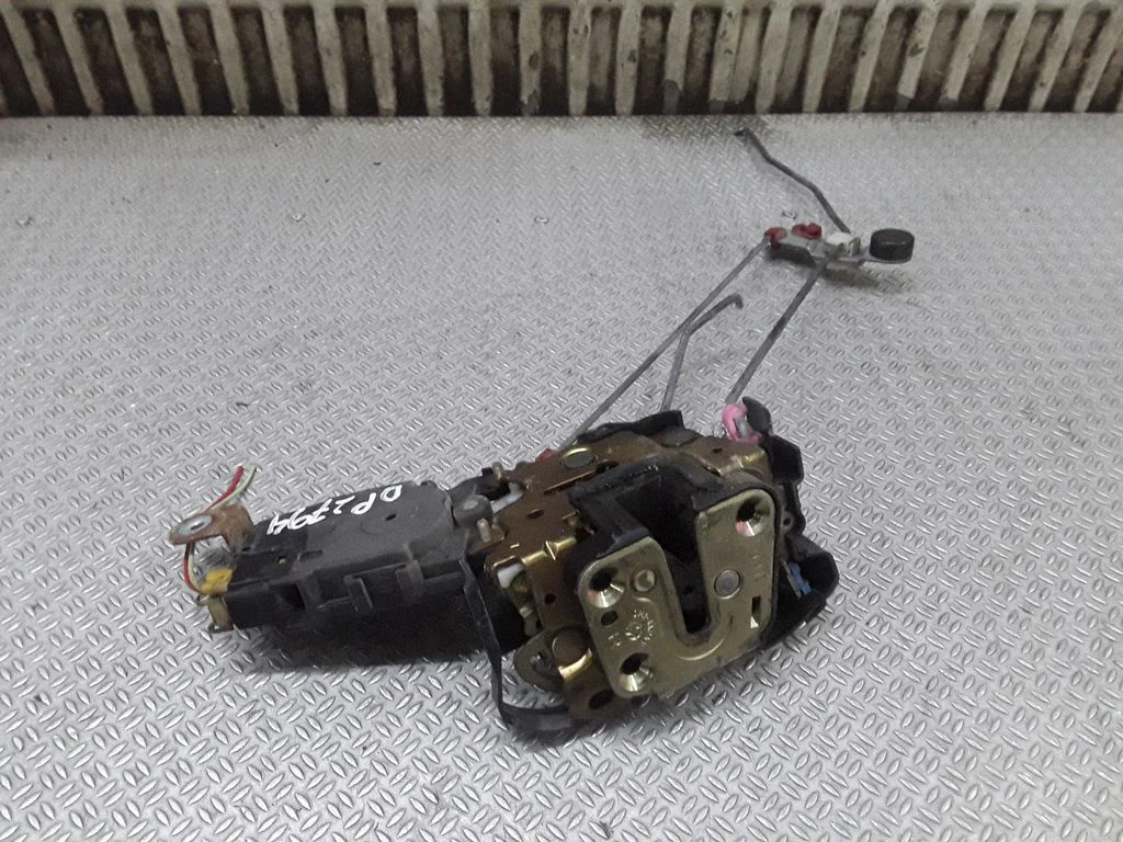 Front door lock – right