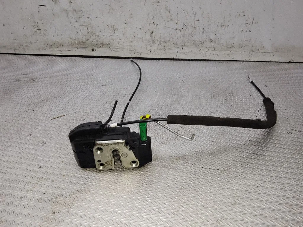 Zamek drzwi przednich – Nissan Pathfinder R51 (2005-2012), lewa