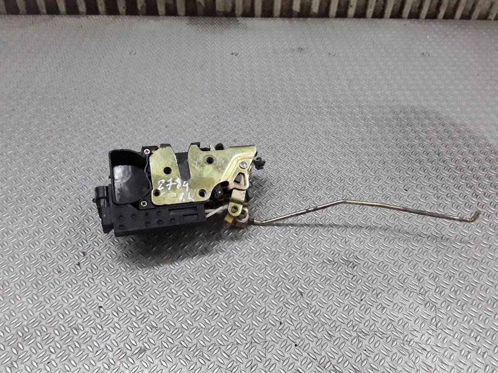 Front door lock – left