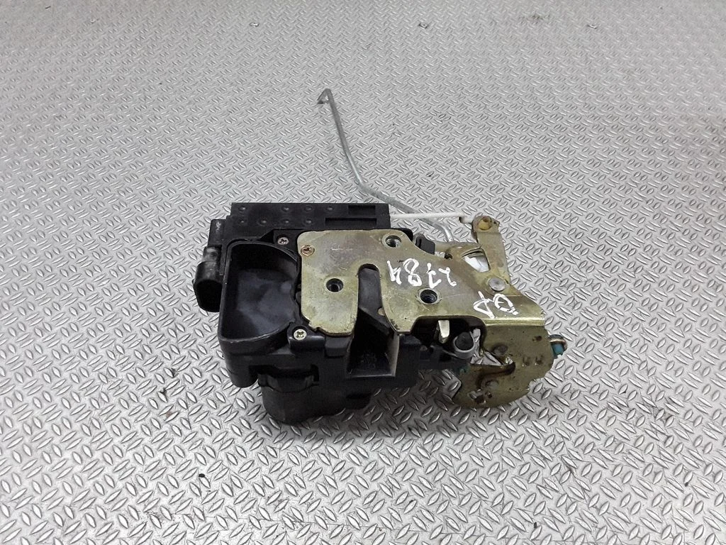 Front door lock – right