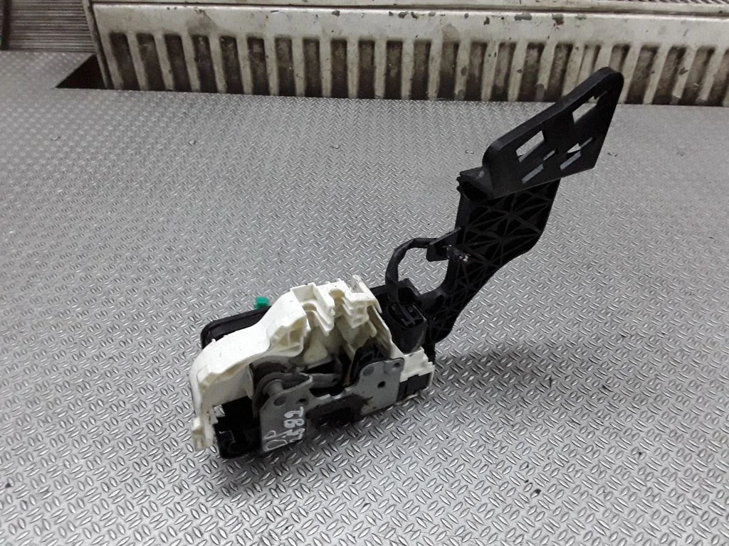 Front door lock – Chrysler Sebring (ST-22 - JR) (2000-2007)