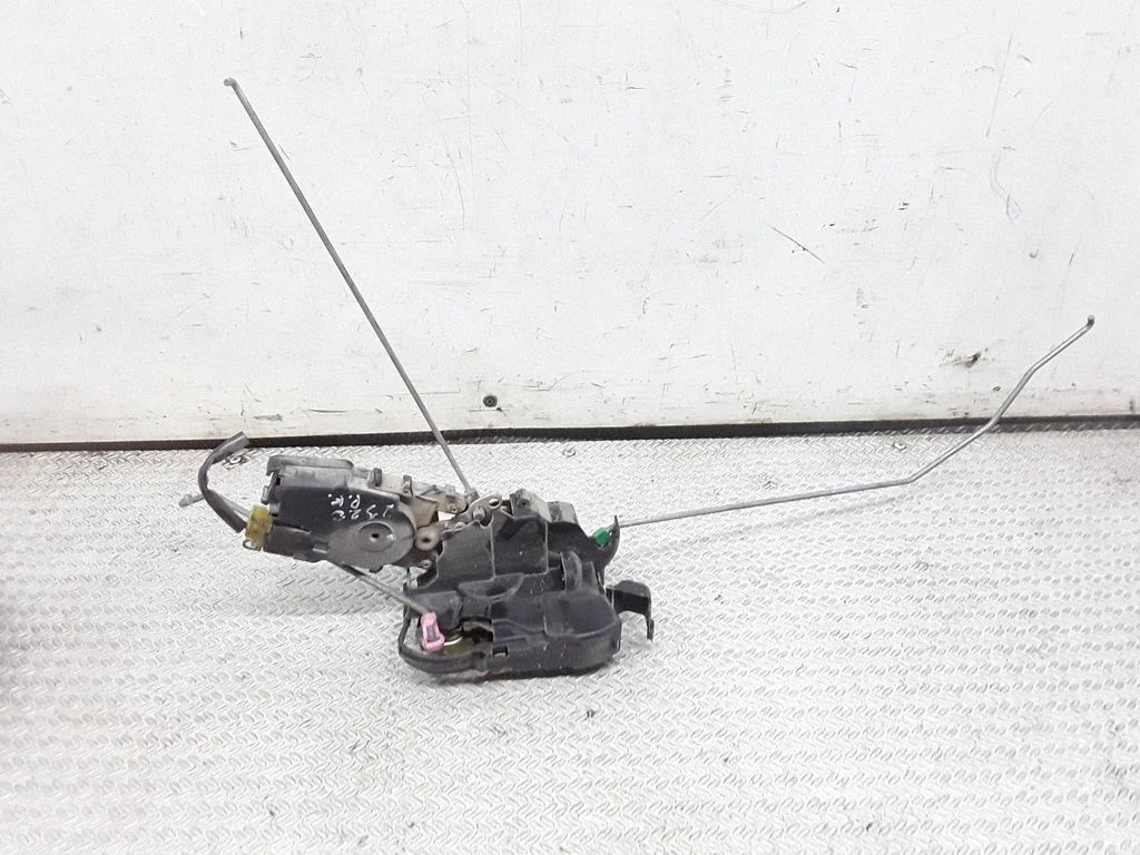 Front door lock – left