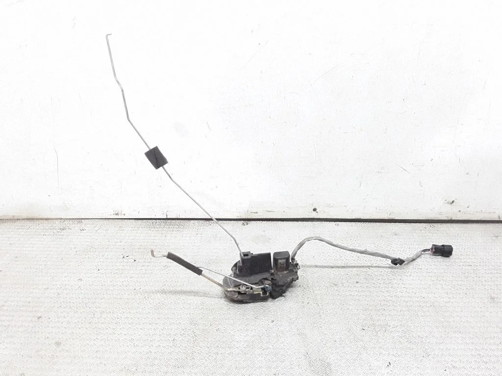 Front door lock – KIA Carens I (1999-2006)