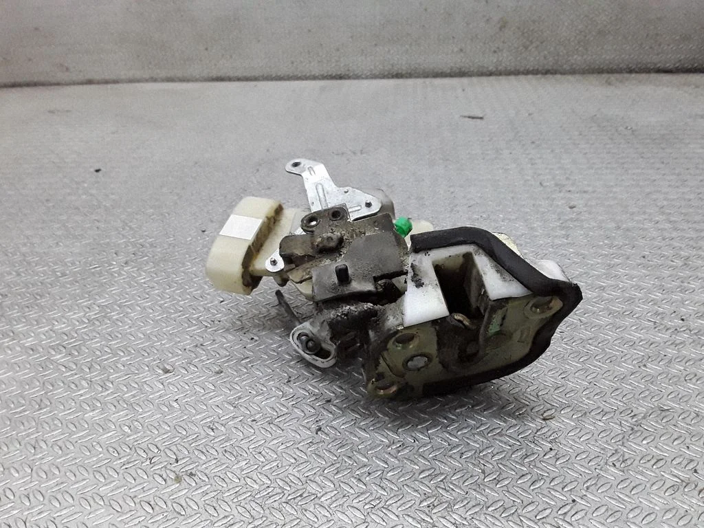 Front door lock – Toyota Yaris Verso (1999-2005)