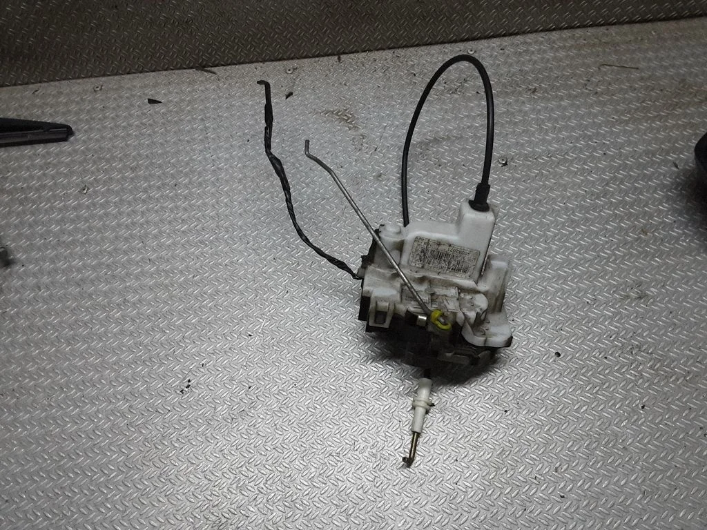 Front door lock – left