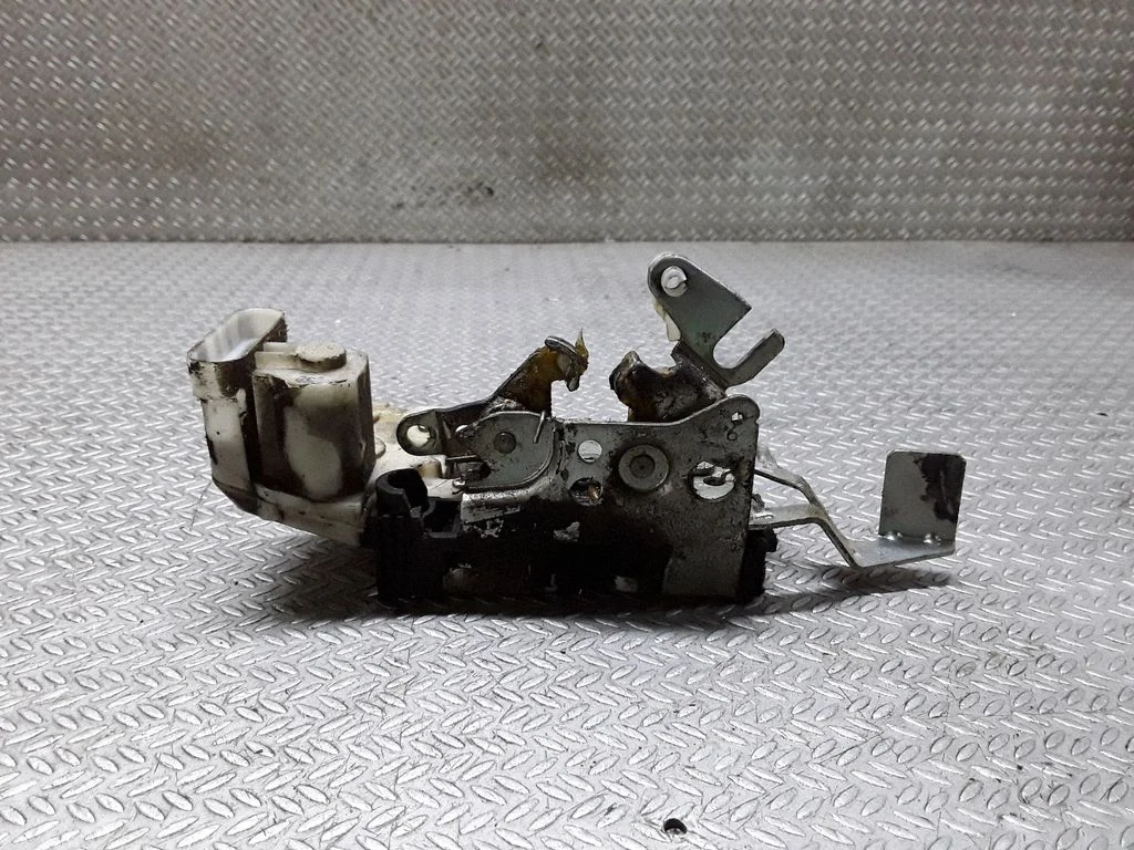 Front door lock – right
