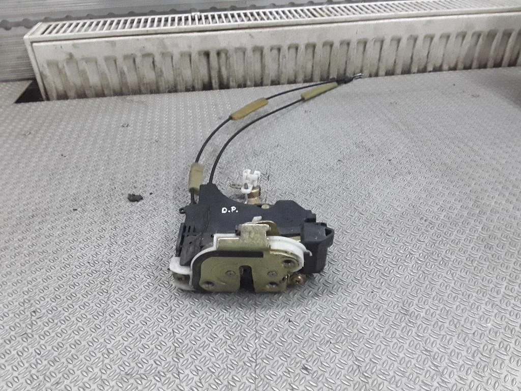 Front door lock – Mitsubishi Grandis (2003-2011)