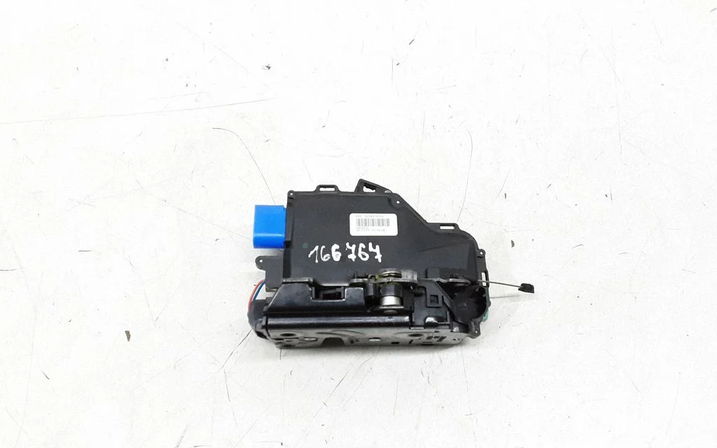 Front door lock – Volkswagen Touran II (2010-2016)