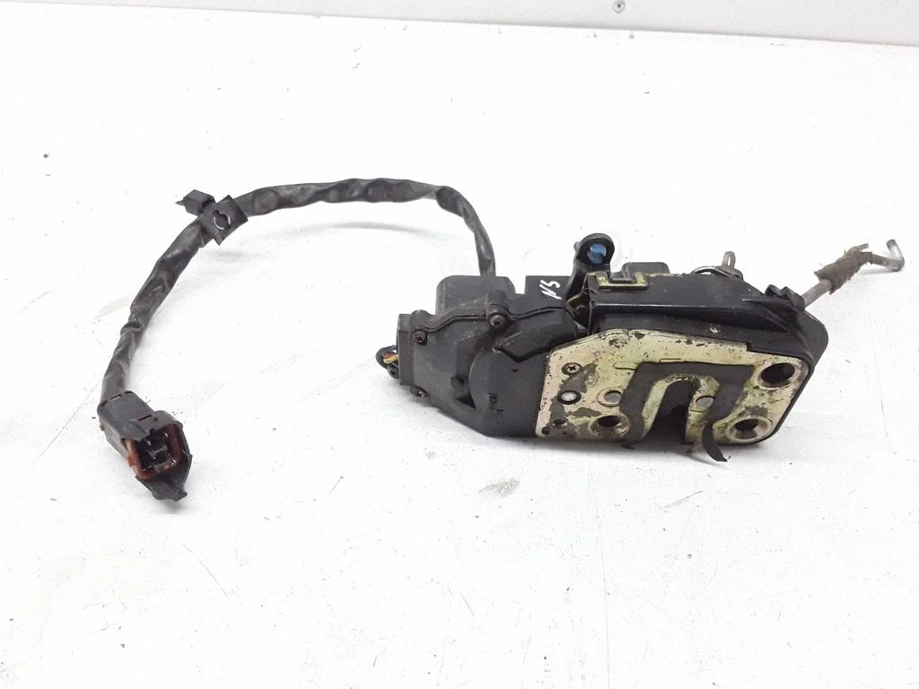 Front door lock – KIA Carens I (1999-2006)