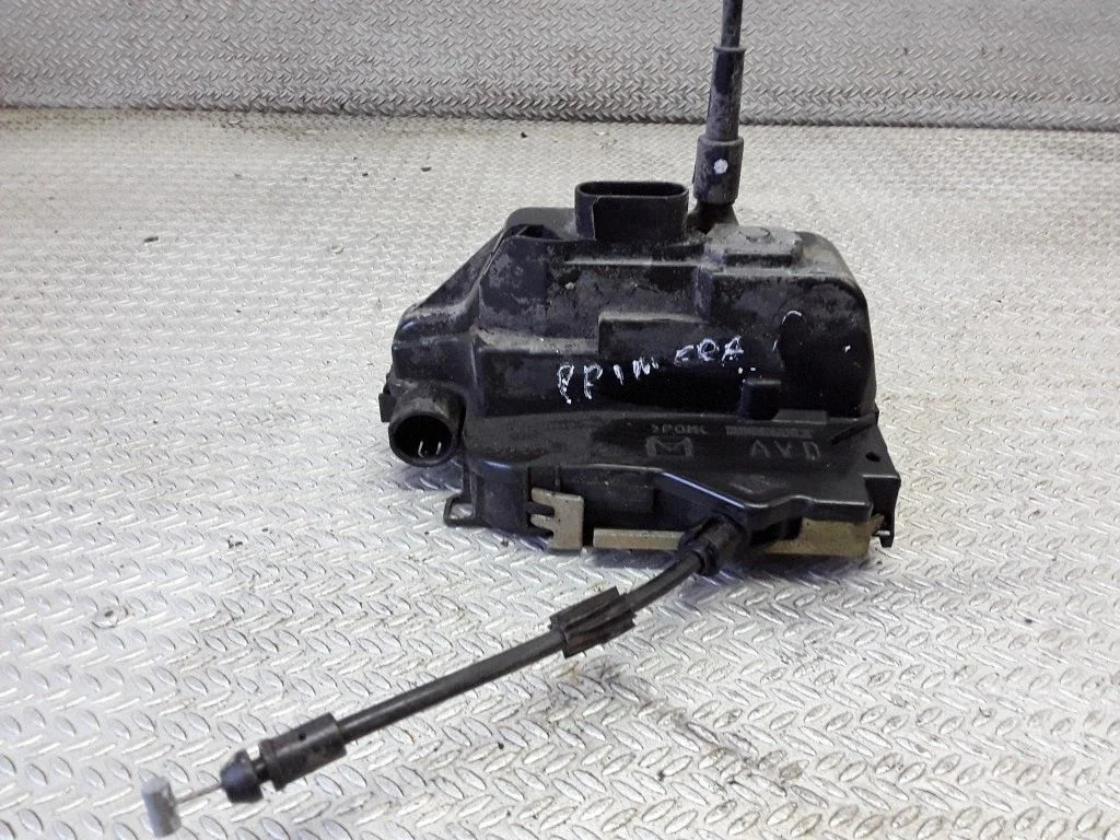 Zamek drzwi przednich – Nissan Primera (2002-2007)