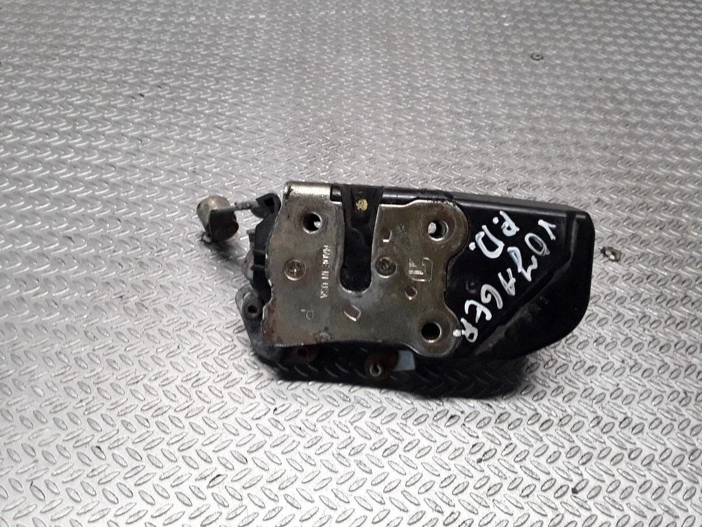 Front door lock – Chrysler Town & Country IV (2001-2007)
