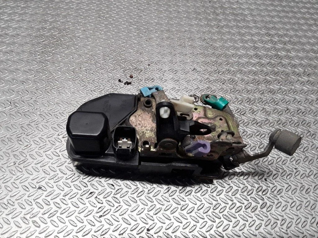 Front door lock – Chrysler Town & Country IV (2001-2007)