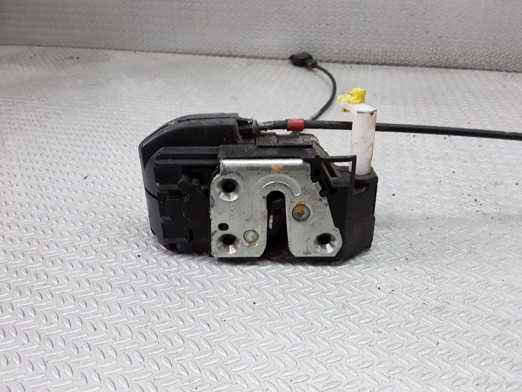 Front door lock – Nissan Note (E11) (2006-2014)