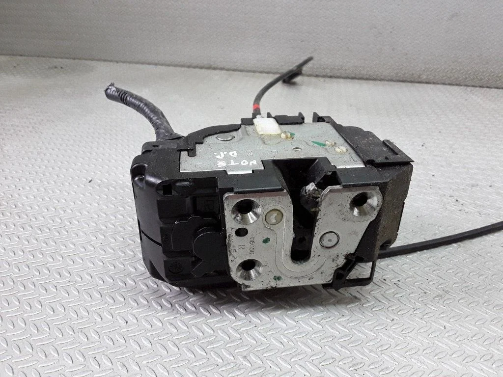 Front door lock – Nissan Note (E11) (2006-2014)
