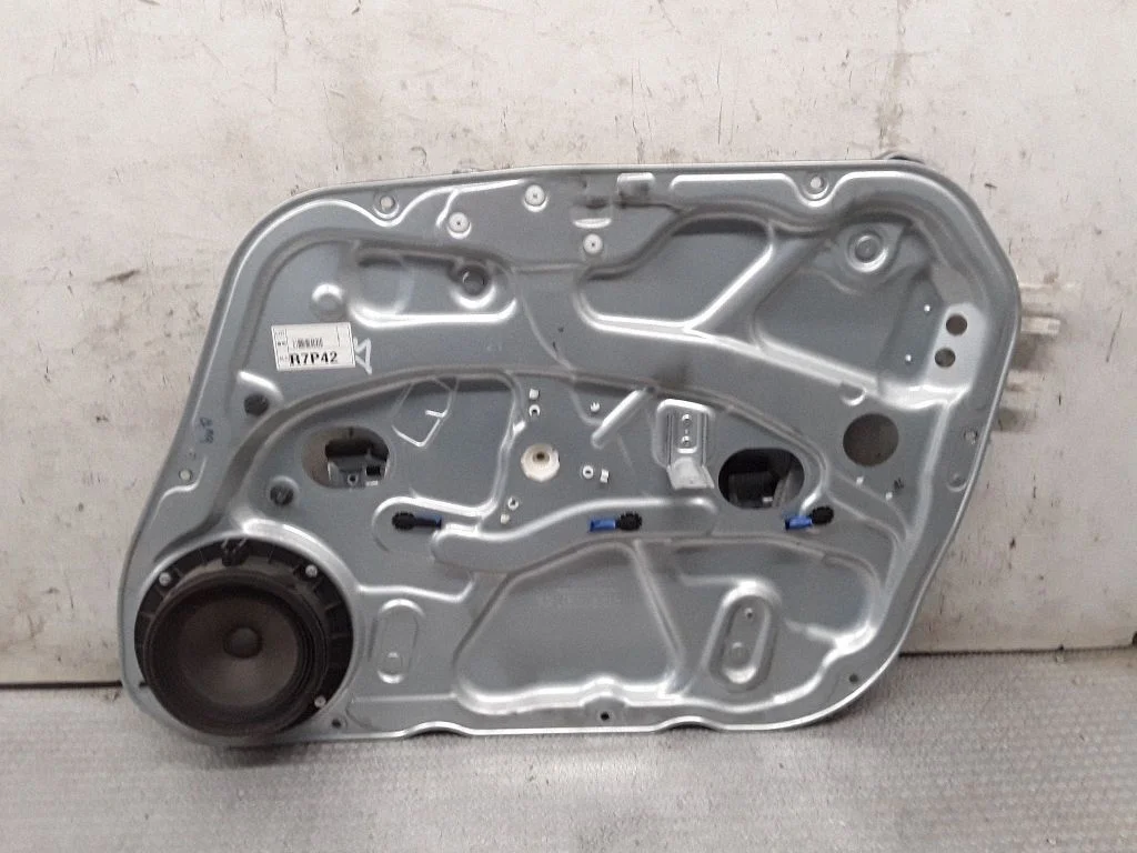Front window lifting mechanism without motor – Hyundai i30 (2007-2012)